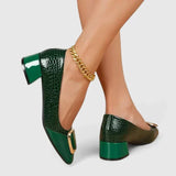 Beatriz | Mocasín negro efecto cocodrilo con tacón cuadrado